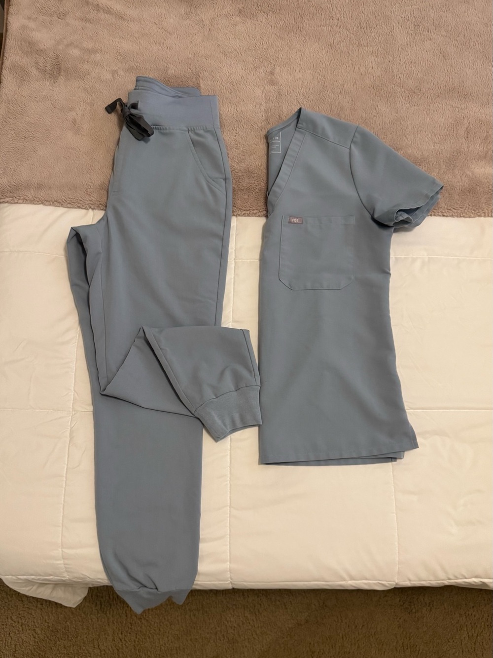 FIGS/women’s Scrub set